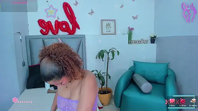 Snapshot of Aurora_Blackmont chatting on May 18, 2026, 12:21 pm Aurora Blackmont online show from May 18, 2026, 12:21 pm