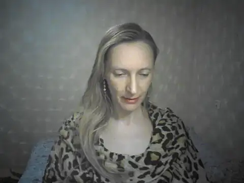 Snapshot of LunaBelle8 chatting on April 18, 2026, 5:37 pm LunaBelle8 online show from April 18, 2026, 5:37 pm
