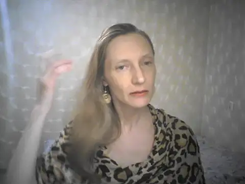 Snapshot of LunaBelle8 chatting on April 20, 2026, 5:47 pm LunaBelle8 online show from April 20, 2026, 5:47 pm