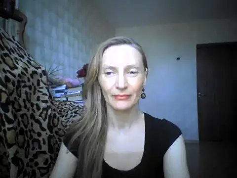 Snapshot of LunaBelle8 chatting on April 24, 2026, 11:01 am LunaBelle8 online show from April 24, 2026, 11:01 am