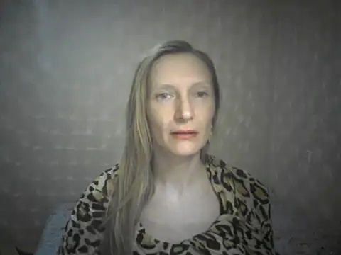 Snapshot of LunaBelle8 chatting on April 18, 2026, 7:07 pm LunaBelle8 online show from April 18, 2026, 7:07 pm