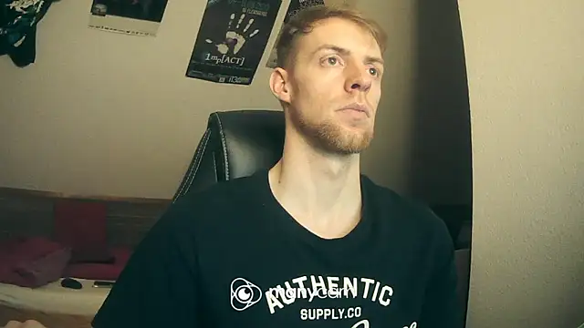 Snapshot of Milkyman7 chatting on December 24, 2024, 8:38 pm Milkyman7 online show from December 24, 2024, 8:38 pm