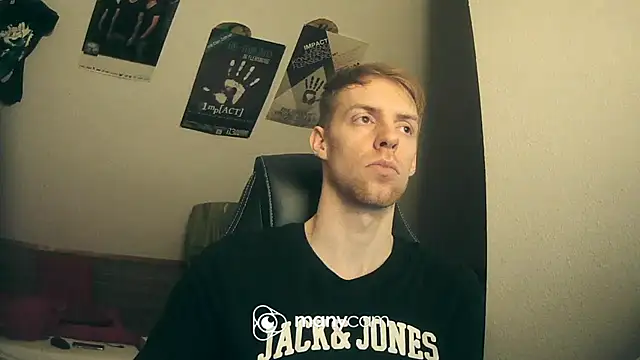 Snapshot of Milkyman7 chatting on December 28, 2024, 8:25 pm Milkyman7 online show from December 28, 2024, 8:25 pm