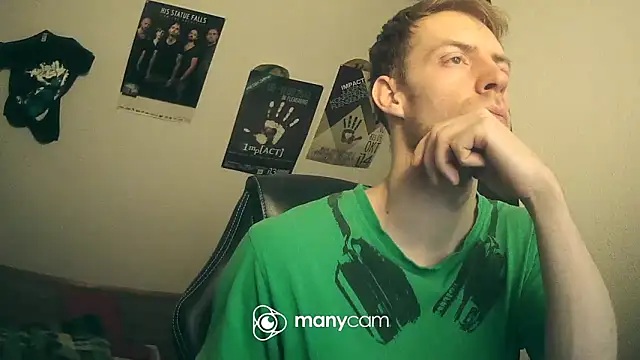 Snapshot of Milkyman7 chatting on March 17, 2025, 9:35 pm Milkyman7 online show from March 17, 2025, 9:35 pm