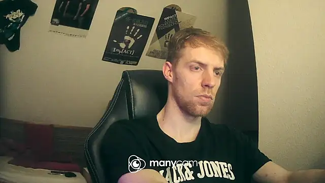 Snapshot of Milkyman7 chatting on January 1, 2025, 8:15 pm Milkyman7 online show from January 1, 2025, 8:15 pm