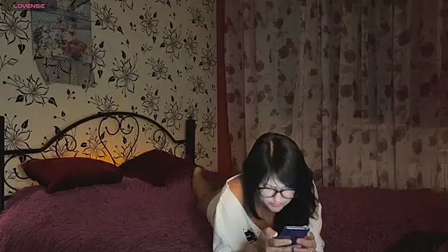 OxiLovex online show from June 25, 2026, 8:03 pm