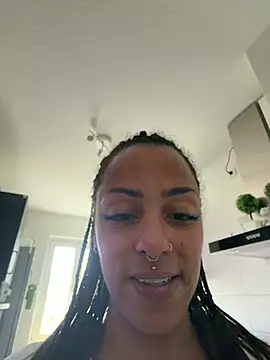 Snapshot of SweetPetiteNoir chatting on July 10, 2026, 10:04 am SweetPetiteNoir online show from July 10, 2026, 10:04 am