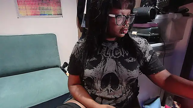 metalpetitepixiee online show from April 21, 2026, 2:51 am