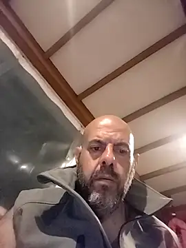 merenda2105 online show from April 16, 2026, 11:40 pm