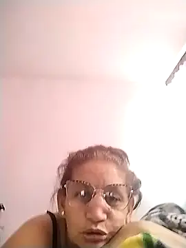 Snapshot of luzydany chatting on April 26, 2026, 4:15 pm luzydany online show from April 26, 2026, 4:15 pm