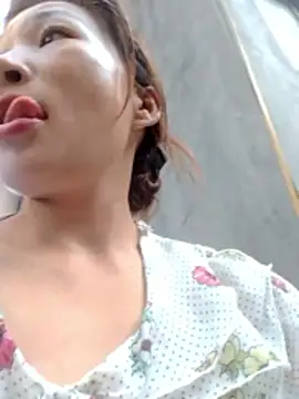 Snapshot of Tieuthu2 chatting on June 5, 2026, 9:37 am Tieuthu2 online show from June 5, 2026, 9:37 am