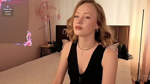 EvaHamilton online show from June 22, 2026, 12:27 am