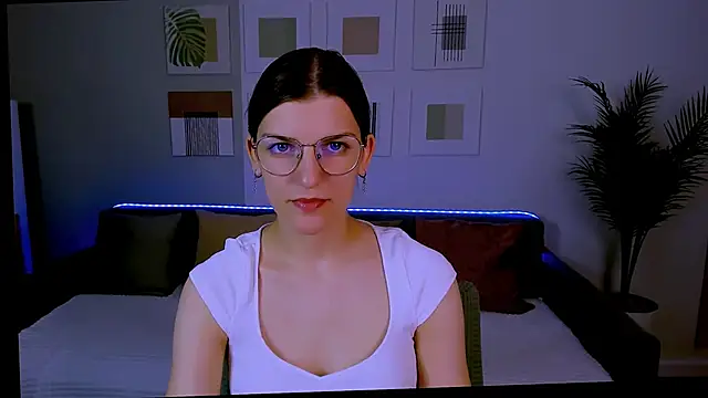 Snapshot of AnnaThorne chatting on May 2, 2026, 4:18 am AnnaThorne online show from May 2, 2026, 4:18 am