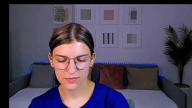 Snapshot of AnnaThorne chatting on June 2, 2026, 9:31 am AnnaThorne online show from June 2, 2026, 9:31 am