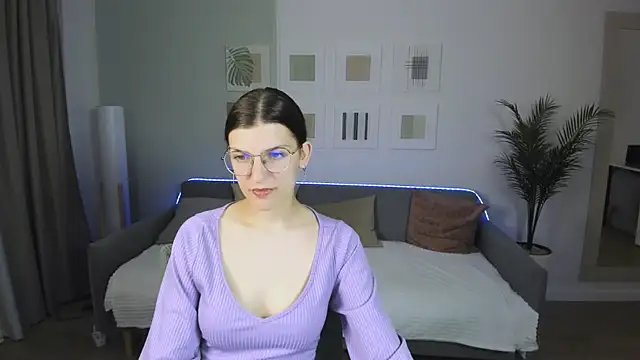 Snapshot of AnnaThorne chatting on May 12, 2026, 4:20 am AnnaThorne online show from May 12, 2026, 4:20 am