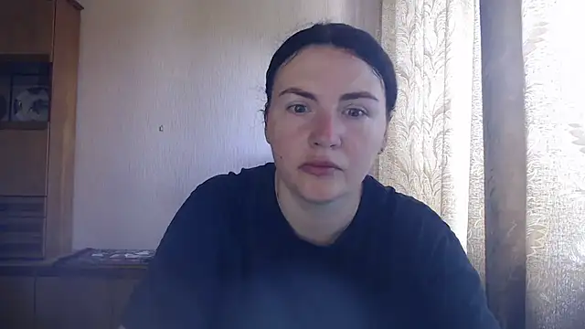 Snapshot of AlinaxJames chatting on June 24, 2026, 8:13 am AlinaxJames online show from June 24, 2026, 8:13 am