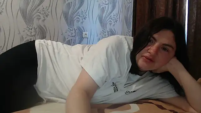 Snapshot of AlinaxJames chatting on May 19, 2026, 9:38 am AlinaxJames online show from May 19, 2026, 9:38 am