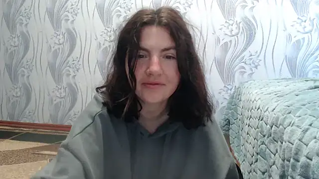 Snapshot of AlinaxJames chatting on June 2, 2026, 9:42 am AlinaxJames online show from June 2, 2026, 9:42 am