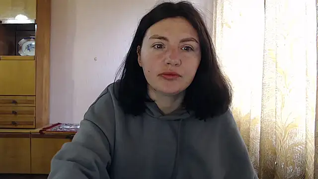 Snapshot of AlinaxJames chatting on April 28, 2026, 8:41 am AlinaxJames online show from April 28, 2026, 8:41 am