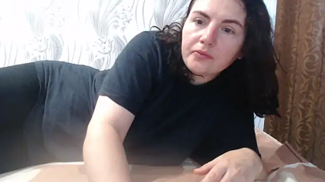 Snapshot of AlinaxJames chatting on June 21, 2026, 7:58 am AlinaxJames online show from June 21, 2026, 7:58 am