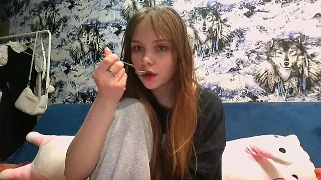 Snapshot of Princess_Mira chatting on May 21, 2026, 5:32 pm Princess Mira online show from May 21, 2026, 5:32 pm
