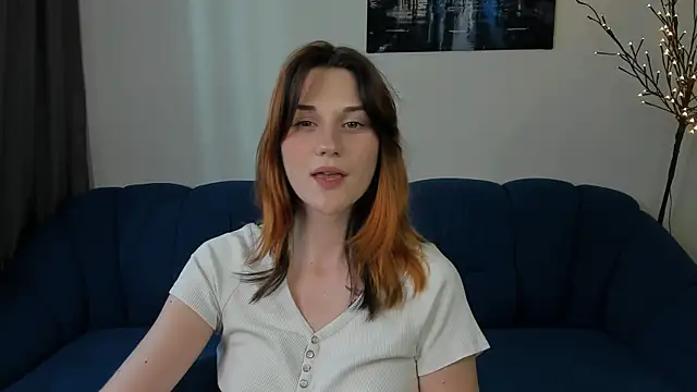 Snapshot of elani_lune chatting on June 27, 2026, 4:13 pm elani lune online show from June 27, 2026, 4:13 pm