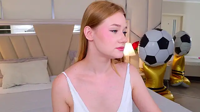 Snapshot of EmmiliRosse chatting on July 12, 2026, 5:14 pm EmmiliRosse online show from July 12, 2026, 5:14 pm