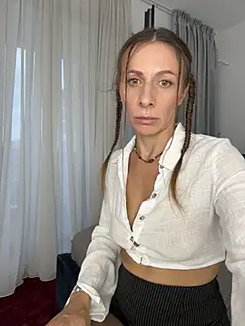 Snapshot of Mira_Luna chatting on July 3, 2026, 5:52 pm Mira Luna online show from July 3, 2026, 5:52 pm