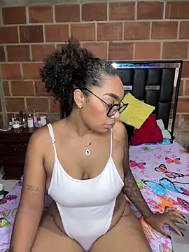  Piel Canela online show from May 11, 2026, 2:24 am