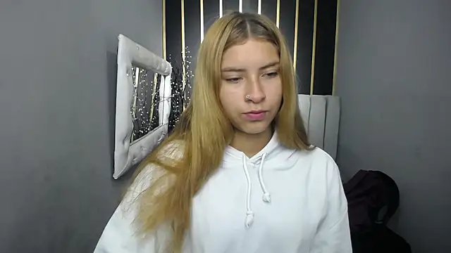 Snapshot of nancy_blonde chatting on May 5, 2026, 12:08 pm nancy blonde online show from May 5, 2026, 12:08 pm