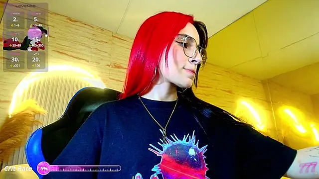 Snapshot of Moon_Red_r chatting on May 25, 2026, 7:45 pm Moon Red r online show from May 25, 2026, 7:45 pm