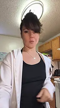 Snapshot of BaileyMFox chatting on June 8, 2026, 10:43 pm BaileyMFox online show from June 8, 2026, 10:43 pm