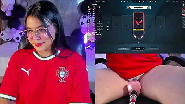 LuciaReid online show from June 20, 2026, 2:22 pm