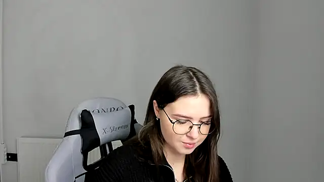 Regina cute  online show from April 25, 2026, 6:49 am