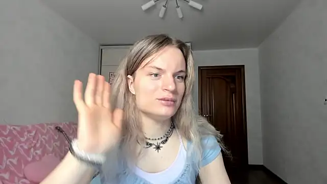 milliKira006 online show from May 12, 2026, 4:20 am