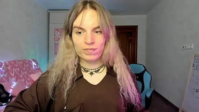 milliKira006 online show from May 15, 2026, 12:36 pm