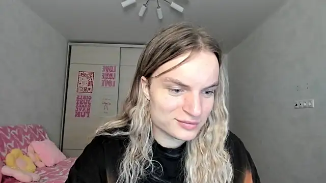 milliKira006 online show from May 26, 2026, 7:56 pm