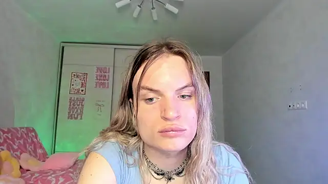 milliKira006 online show from May 27, 2026, 1:57 am