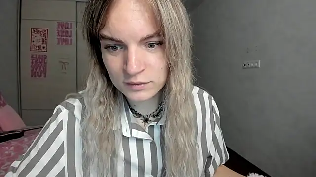 milliKira006 online show from May 9, 2026, 4:49 am