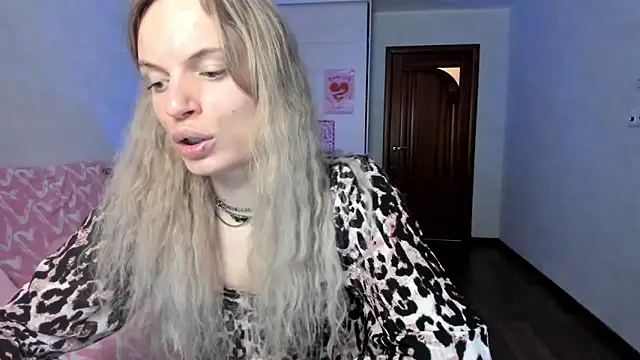 milliKira006 online show from May 11, 2026, 2:45 pm