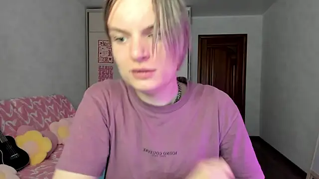 milliKira006 online show from May 23, 2026, 4:22 am