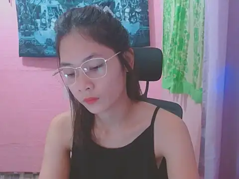 Snapshot of Sweetsexylady19 chatting on June 19, 2026, 4:18 am Sweetsexylady19 online show from June 19, 2026, 4:18 am