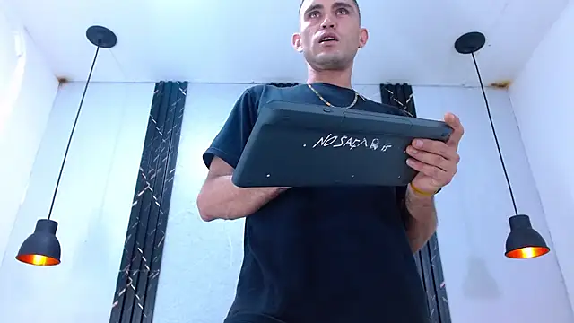 Snapshot of Andres_Colins1 chatting on May 29, 2026, 5:30 pm Andres Colins1 online show from May 29, 2026, 5:30 pm