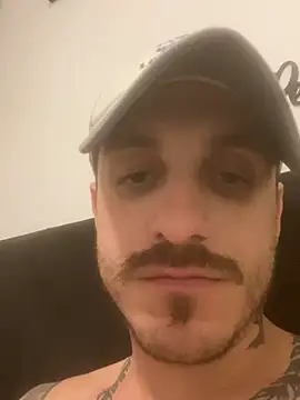 john carioca18 online show from April 18, 2026, 4:31 pm