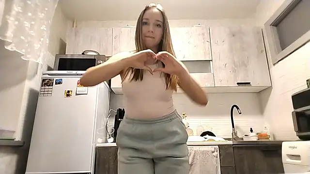 LatanyaDaivs online show from April 18, 2026, 7:07 pm