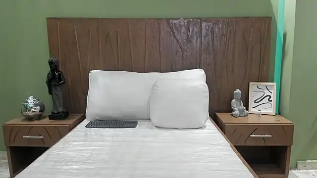 LunaDelux0 online show from May 15, 2026, 12:36 pm