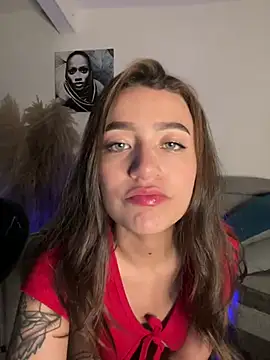 Snapshot of Camil_ chatting on May 29, 2026, 3:23 am Camil online show from May 29, 2026, 3:23 am