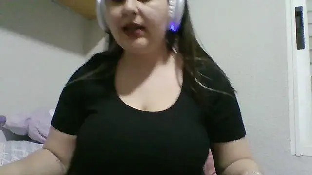 Snapshot of SmokeyAnne chatting on April 22, 2026, 8:26 pm SmokeyAnne online show from April 22, 2026, 8:26 pm