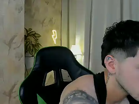 RONNY COLTON online show from May 3, 2026, 11:30 pm