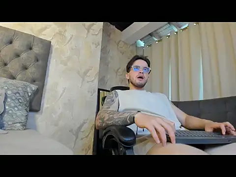 RONNY COLTON online show from May 31, 2026, 2:23 pm